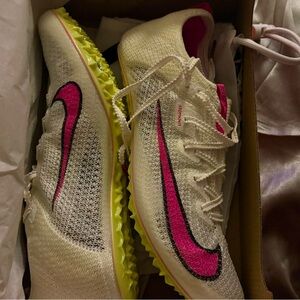 Nike Women's Track Shoes - Cream and Pink